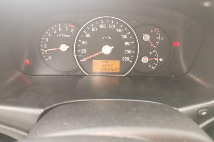 Used Kia Carens 2011 2.0L 5-Seater Automatic Standard Edition