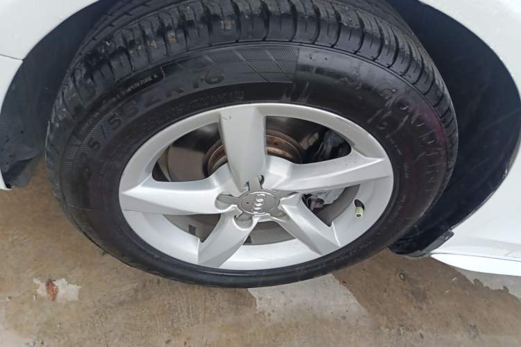 Used Audi A4L 2013 30 TFSI Automatic Comfort Model Left Front Wheel Hub