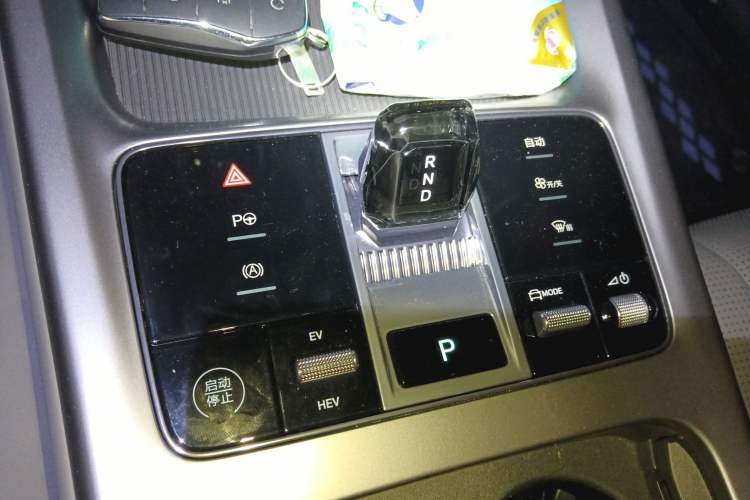 Used BYD Seal 07 DM-i 2025 Intelligent Driving Version DM-i 1.5L 125km Elite Edition Gear Lever