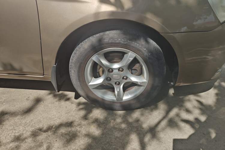 Used Geely Auto Classic Emgrand 2010 Sedan 1.8L Manual Standard Model Right Front Wheel Hub