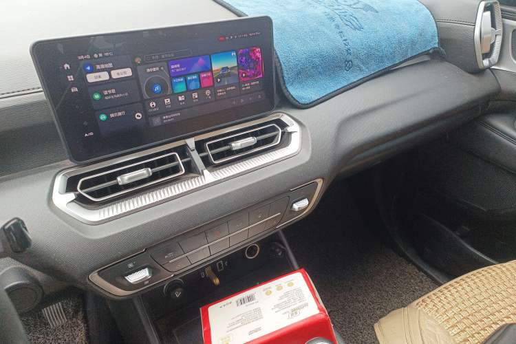 Used Great Wall King Kong Poer 2022 2.0T Manual Gasoline Two-Wheel Drive Navigation Version with Long Bed – GW4C20B Audio And AC Panel