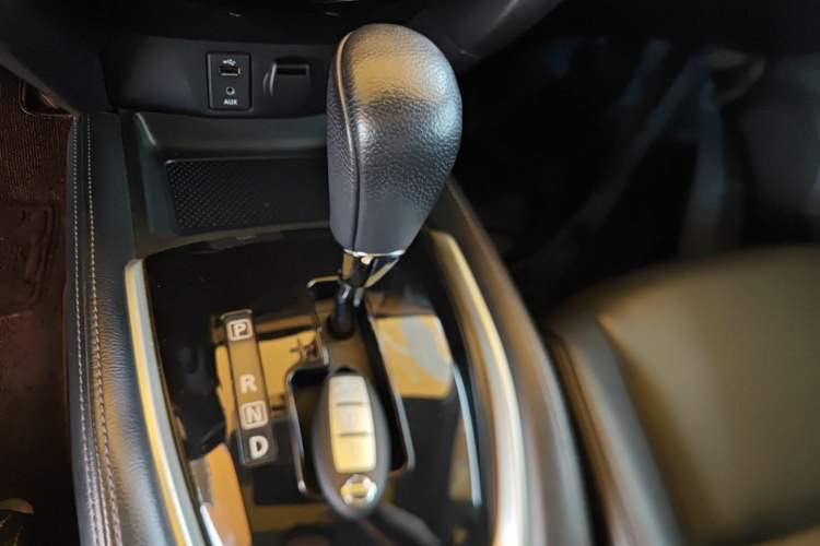 Used Nissan X-Trail 2014 2.5L CVT Ultimate Edition 4WD Gear Lever