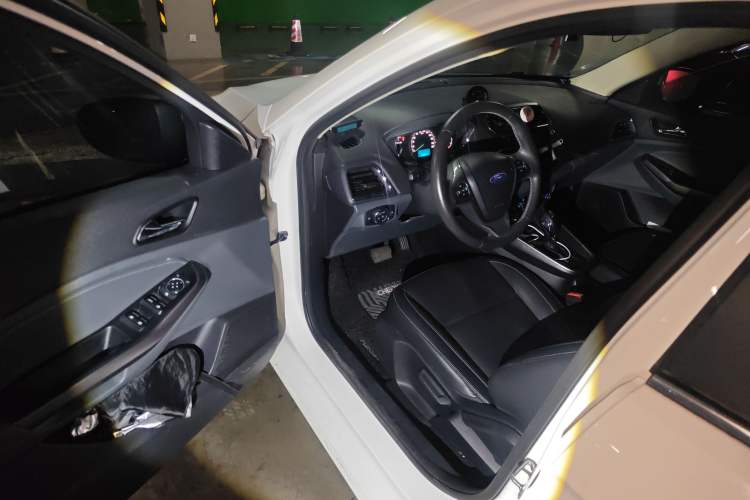 Used Ford Escort 2015 1.5L Automatic Fashion Model