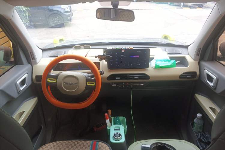 Used Geely Galaxy Panda 2024 200km Panda Rider Center Console