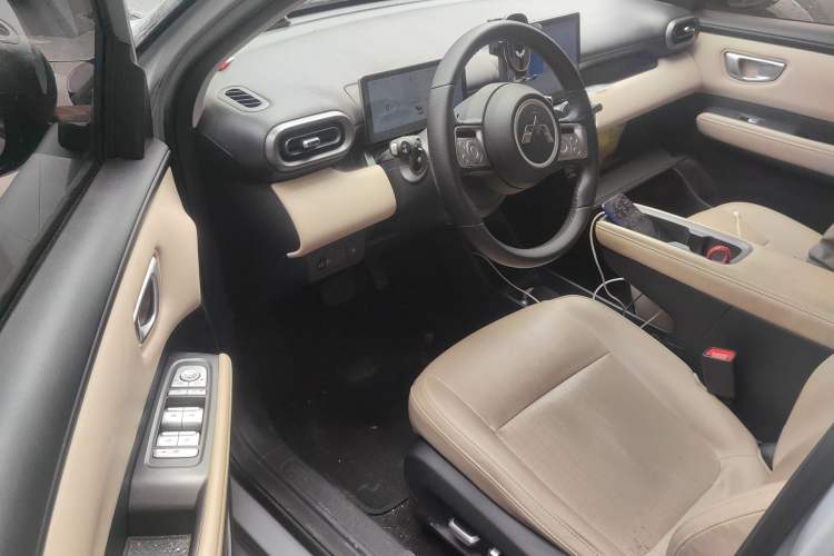 Used Wuling Bingo PLUS 2024 330 km Range Five-Seater Version Driver Seat