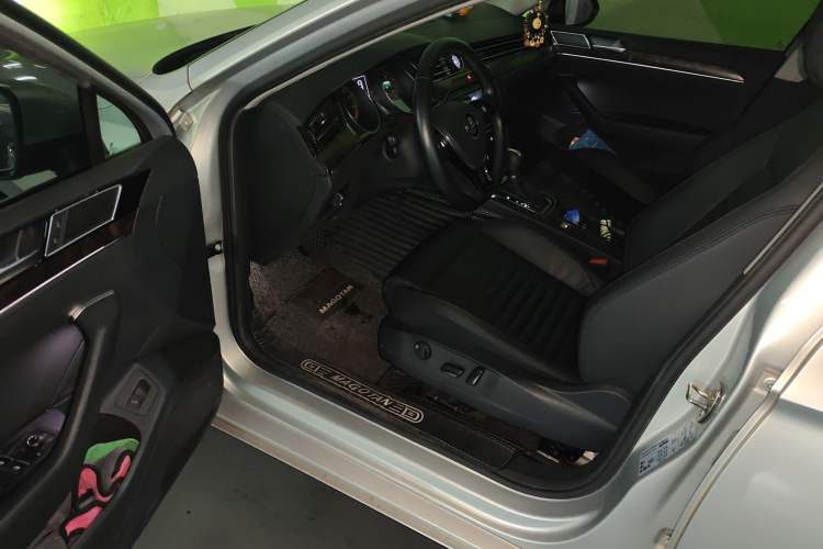 Used Volkswagen Magotan 2018 Facelift 330TSI DSG Luxury Model Driver Seat