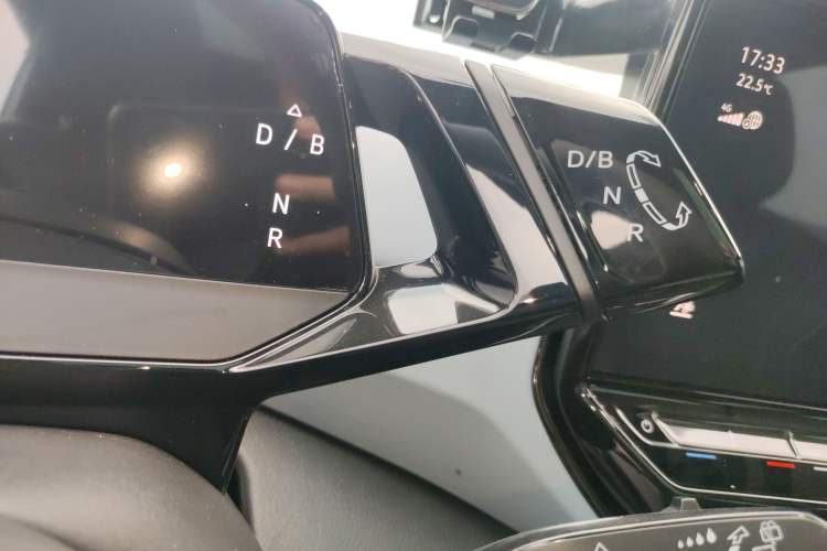 Used Volkswagen ID.4 X 2024 Pure & Smart Edition Gear Lever