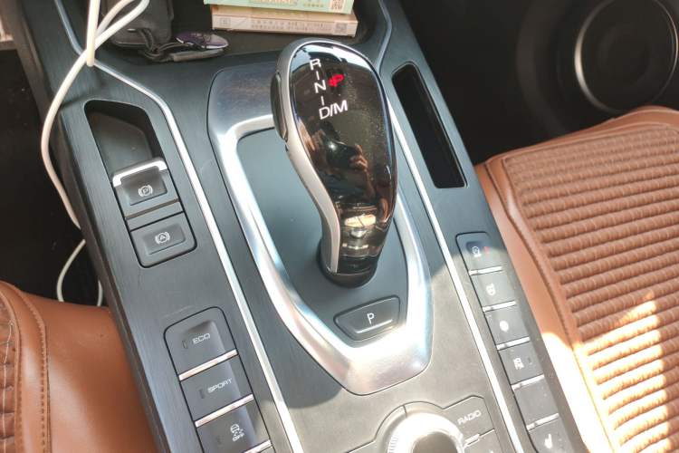 Used Wey VV6 2018 2.0T Two-Wheel-Drive Ultra-Luxury Version China V Standard