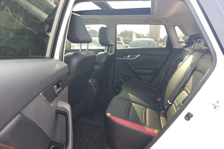 Used Venucia T60 2020 1.6L CVT Smart Drive Version China VI Standard Left Rear Seat