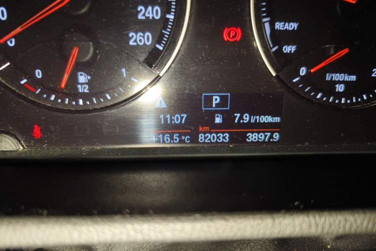 Used BMW X1 2019 sDrive20Li Leading Model Odometer Close Up