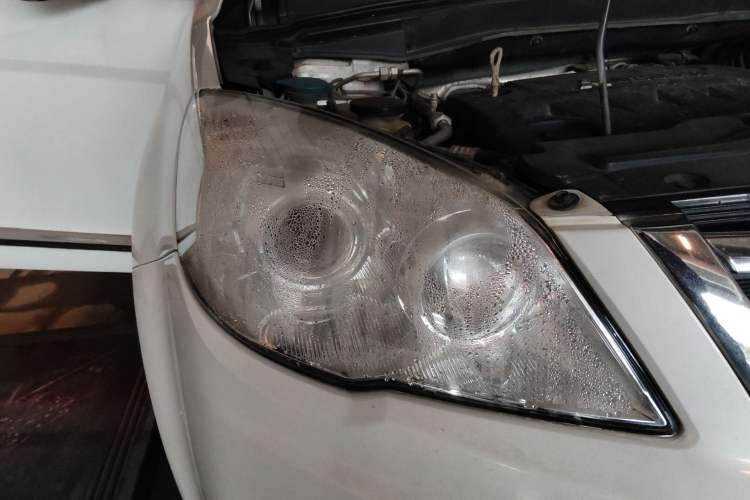 Used Haval H6 2013 Upgraded Model 2.4L Automatic Two-Wheel Drive Elite Version Right Front Headlight