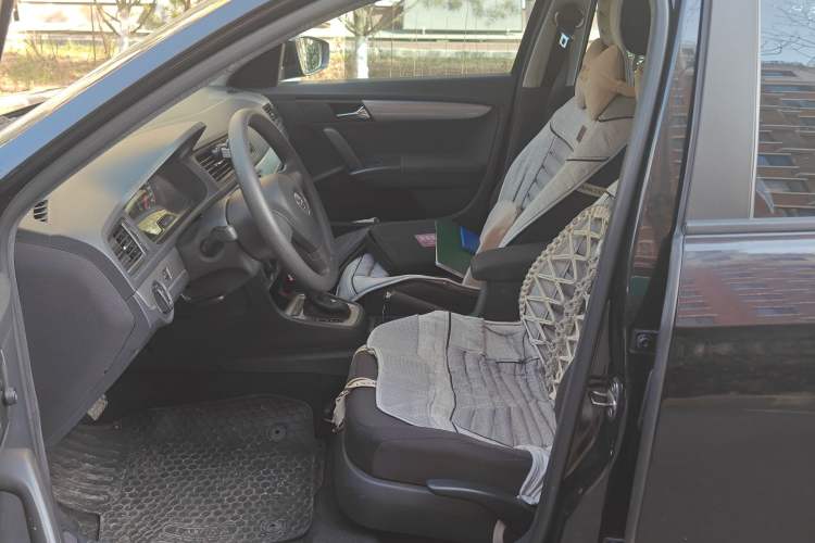 Used Volkswagen Lavida 2013 Revised Classic 1.6L Automatic Fashion Edition
