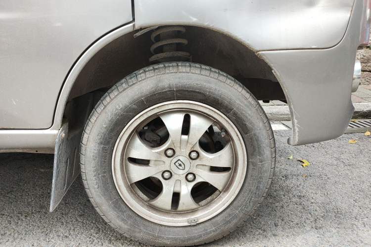 Used Jinbei Starfish A7 2011 1.0L Standard Edition DL465Q5 Right Front Wheel Hub