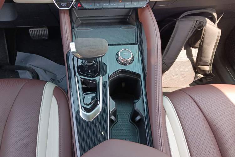 Used Geely Auto Monjaro L 2021 2.0TD DCT EVO Two-Wheel Drive Smart Luxury Version Gear Lever