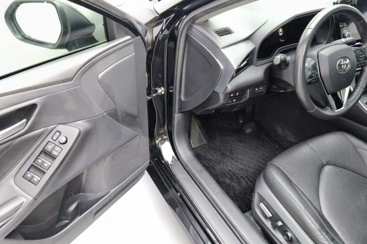 Used Toyota Avalon 2019 Dual-Engine 2.5L Luxury Edition China VI Standard