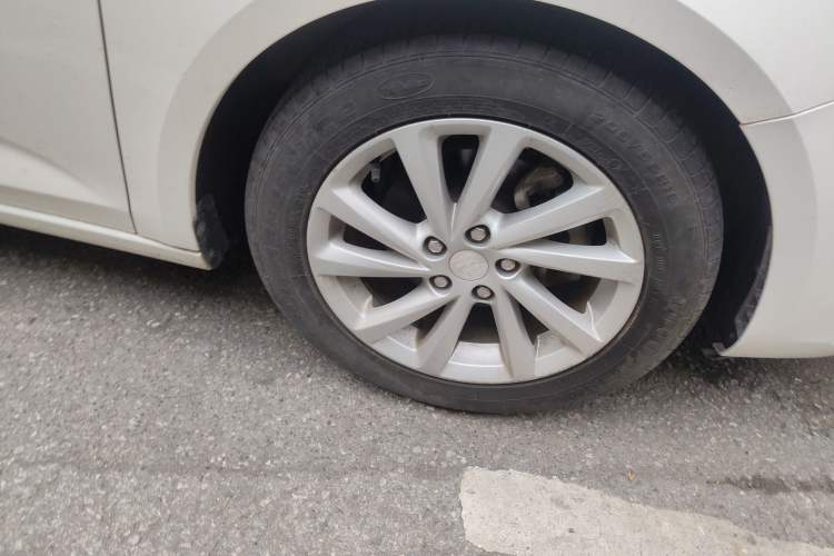 Used Buick Verano 2018 Sedan 15S Automatic Entry Model Right Front Wheel Hub