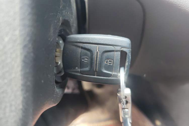 Used Wuling Hongguang V 2022 1.5L Jingqu Edition Enclosed-Window Vehicle with Electric Power Steering LAR