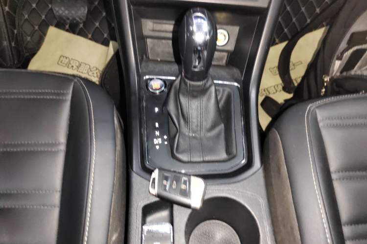 Used Volkswagen Touran 2021 Volkswagen Touran L 280TSI DSG Style Edition 7 Seats Gear Lever