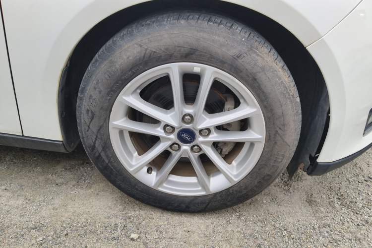 Used Ford Focus 2015 Sedan 1.6L Automatic Trend Model Right Front Wheel Hub