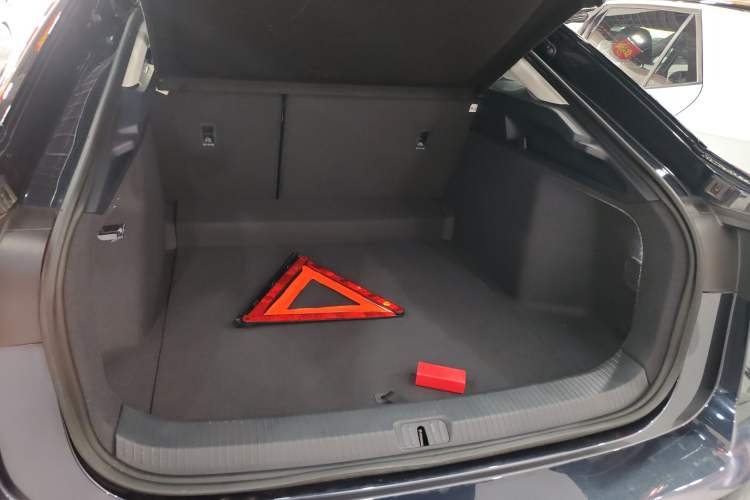 Used Volkswagen ID.7 VIZZION 2024 PRO Model Trunk