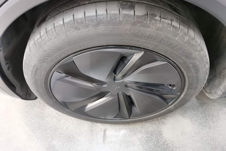 Used Tesla Model Y 2025 Rear-Wheel-Drive Version
