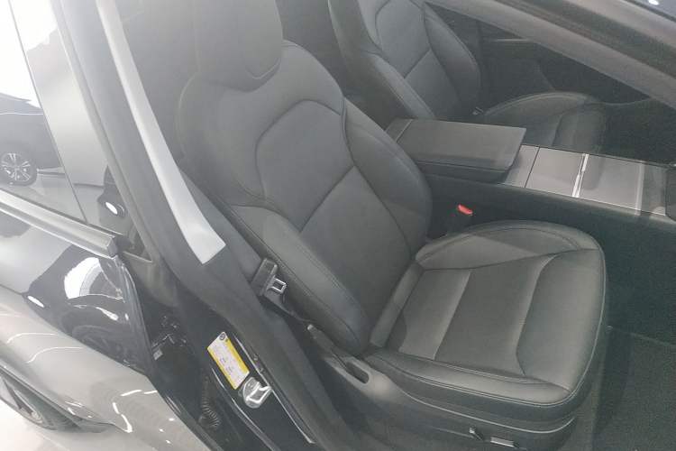 Used Tesla Model Y 2025 Long-Range All-Wheel-Drive Version
