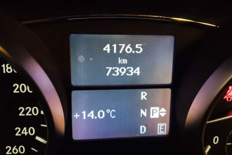 Used Mercedes-Benz R-Class 2017 R 320 4MATIC Business Edition Prestige Model