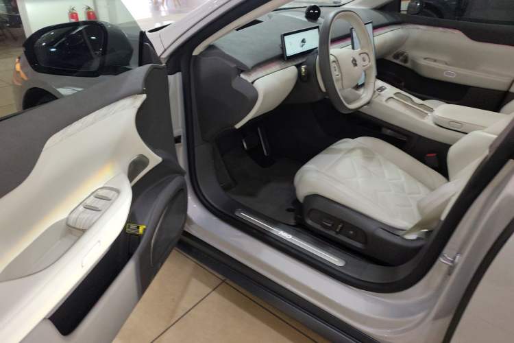 Used Nio ET7 2024 75 kWh Executive Signature Edition
