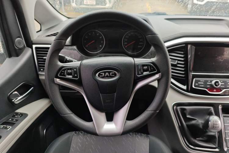 Used JAC Refine M4 2016 2.0L Manual Luxury Version