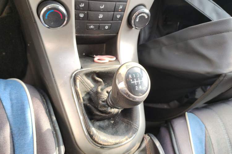 Used Chevrolet Cruze 2015 1.5L Classic SL MT Gear Lever