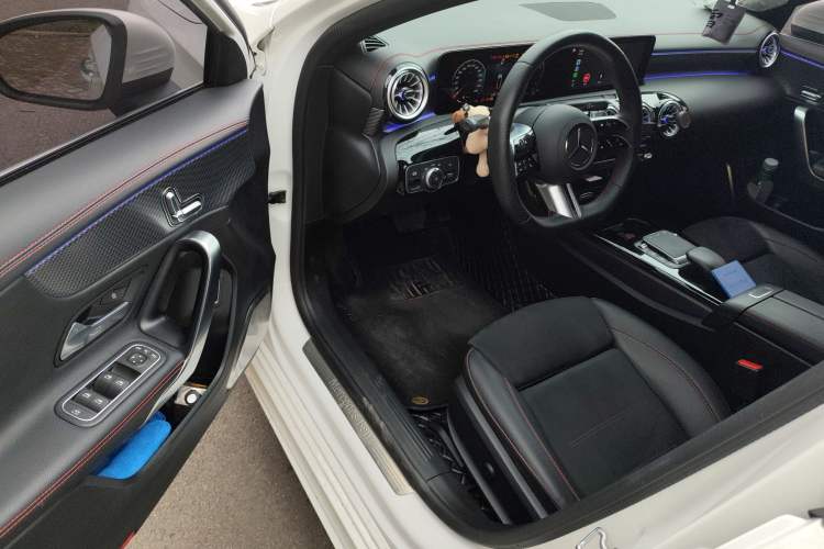 Used Mercedes-Benz A-Class 2022 Revised Version A 200 L Sport Sedan Fashionable Style