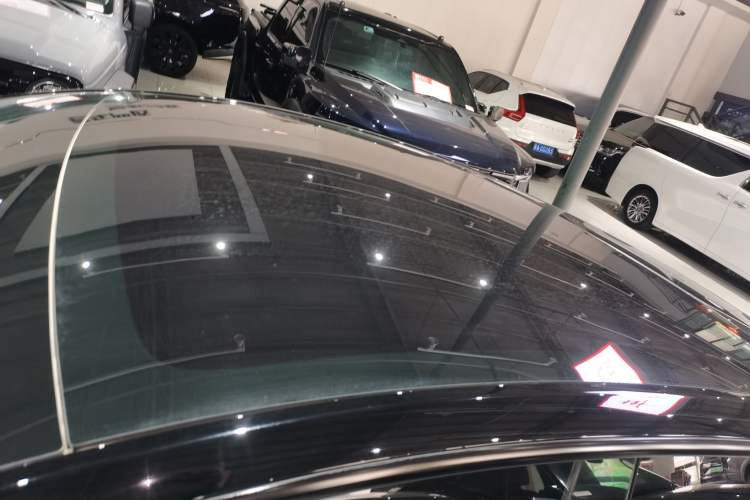 Used Tesla Model Y 2023 Rear-Wheel-Drive Version Roof