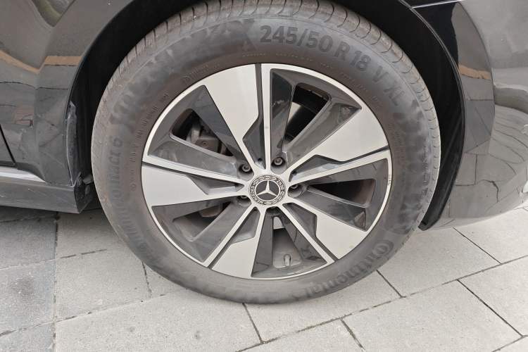 Used Mercedes-Benz V-Class 2021 V 260 Prestige Edition Right Front Wheel Hub