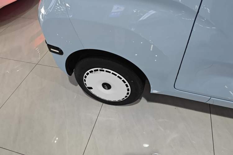 Used Chery QQ Ice Cream 2024 205km Sundae+ Right Rear Wheel Hub