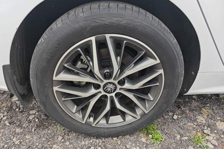 Used BYD Qin PLUS 2021 EV 500KM Luxury Model Right Rear Wheel Hub