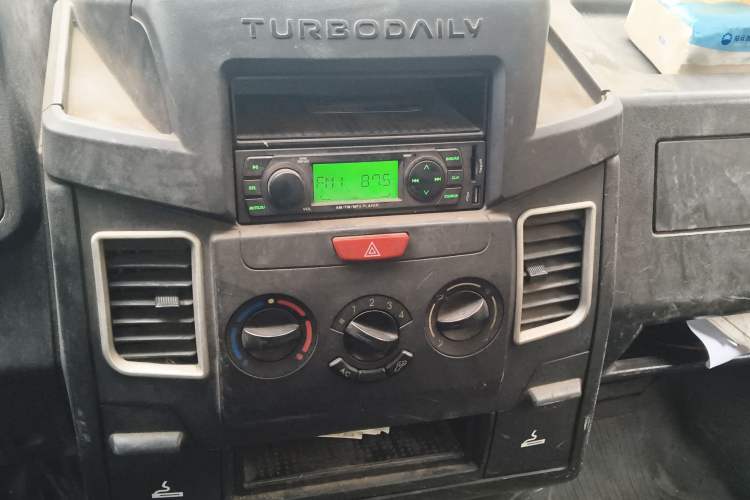 Used Iveco Daily 2017 2.8T V40 Cargo Van Mid-Roof 3/6 Seats 43S5