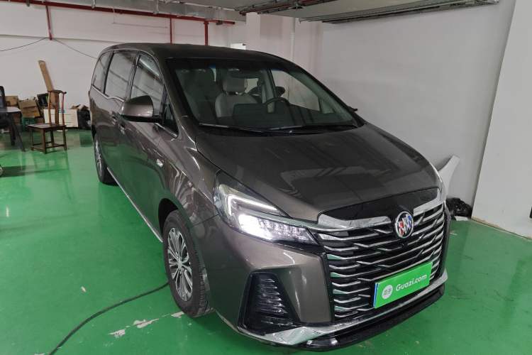 Used Buick GL8 2023 Land Executive Class Comfort Model