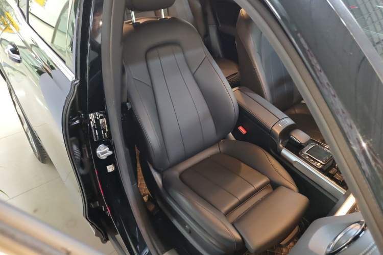 Used Mercedes-Benz GLB 2020 Facelift GLB 200 Fashion Edition Right Front Seat