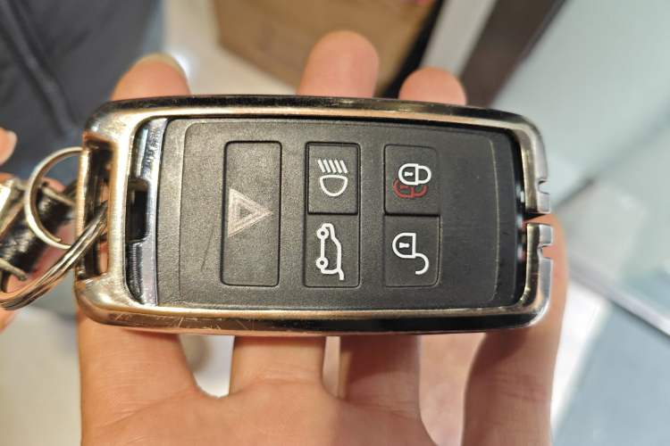 Used Land Rover Range Rover 2023 3.0 L6 360 PS Grand Edition