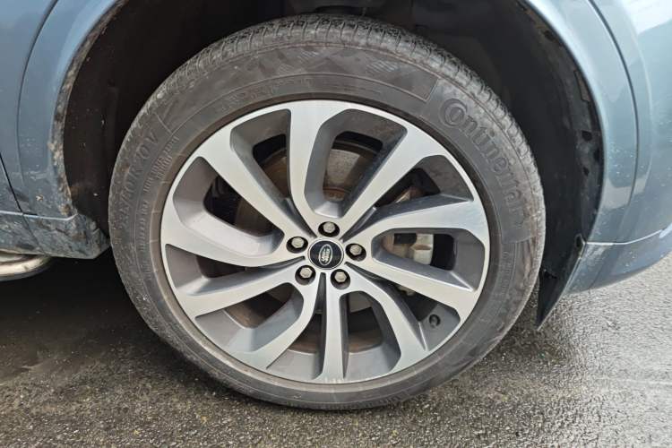 Used Land Rover Discovery Sport 2021 249 PS R-Dynamic S Performance Edition Right Front Wheel Hub