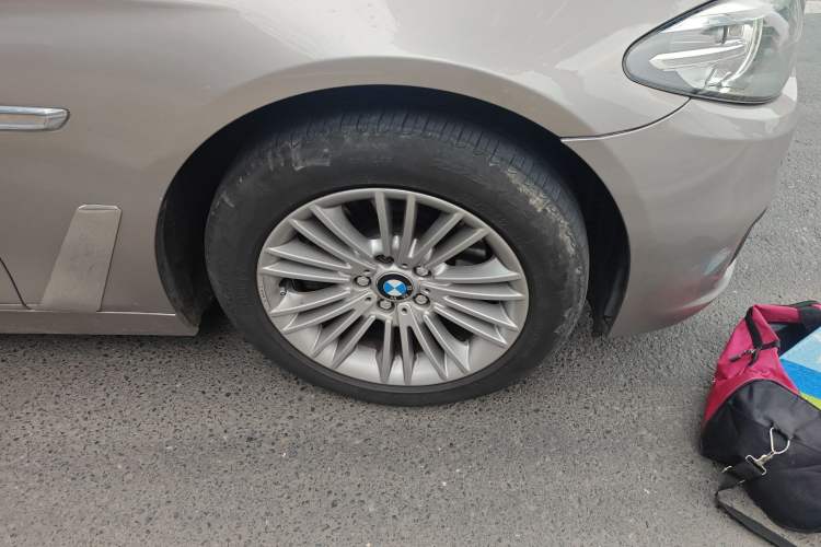 Used BMW 5 Series 2014 525Li Leading Model
