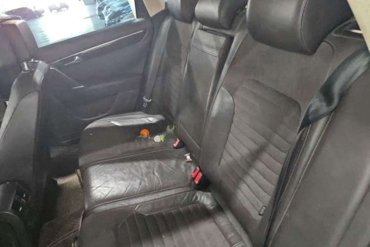 Used Volkswagen Magotan 2012 Travel Edition 2.0 TSI Comfort Version Left Rear Seat