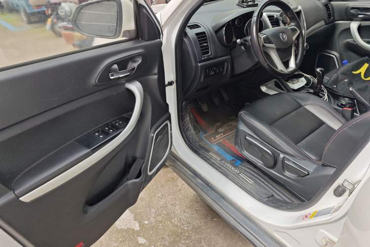 Used CHANGAN CS35 2016 1.6L Manual Luxury Model China V Standard