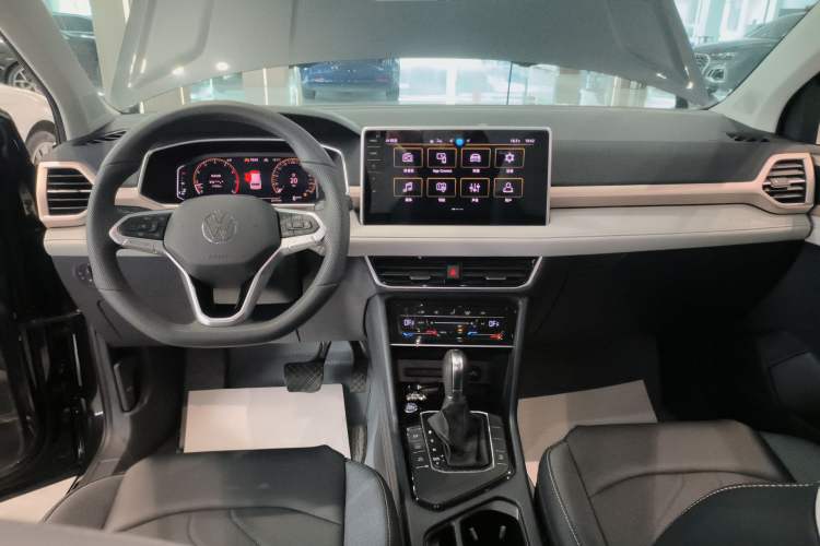 Used Volkswagen Tharu 2024 300TSI Two-Wheel-Drive Full Moon Edition Audio And AC Panel