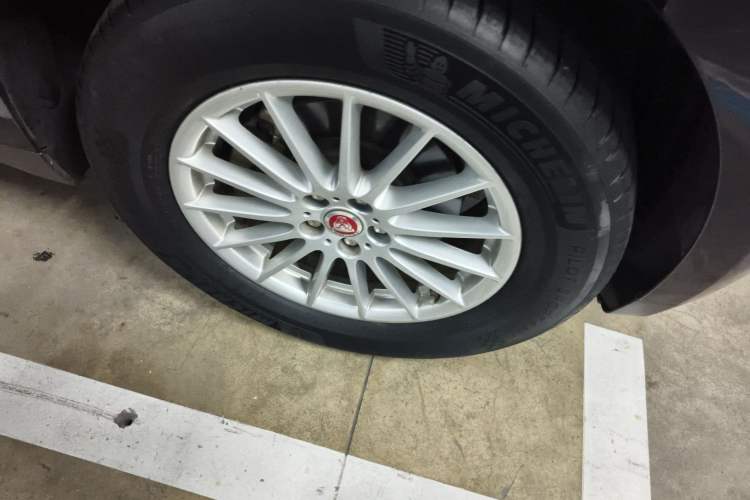 Used Jaguar F-PACE 2016 2.0T Two-Wheel Drive Urban Luxury Edition
