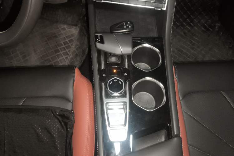 Used Changan Eado 2022 PLUS Blue Whale NE 1.4T GDI DCT Prestige Edition
