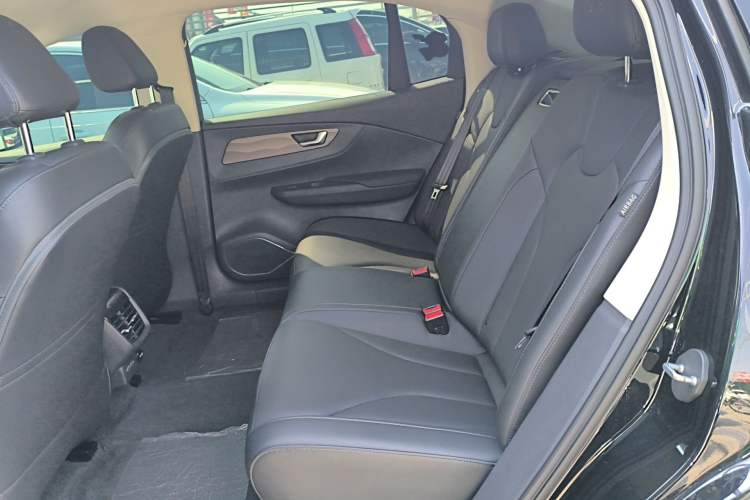 Used Hongqi E-QM5 2021 Online Booking Charging Basic Edition 5 Seats Left Rear Seat