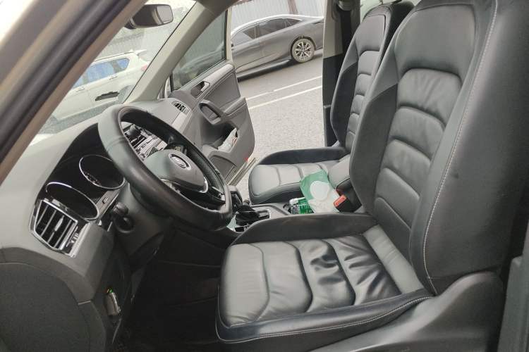 Used Volkswagen Tiguan L 2018 380TSI Automatic All-Wheel Drive Luxury Edition Left Front Seat