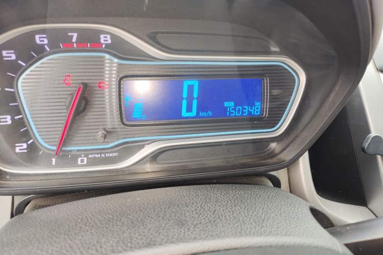 Used Chevrolet Aveo Sonic 2014 Sedan 1.4SL MT Comfort Edition Odometer Close Up