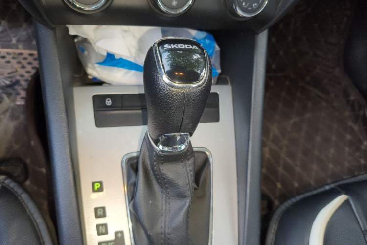 Used Skoda Octavia 2017 1.6L Automatic Chuanxing Edition Gear Lever
